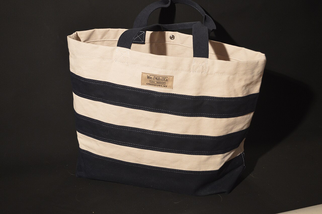 Canvas two-tone tote Navy and Natural7 (9038437258).jpg