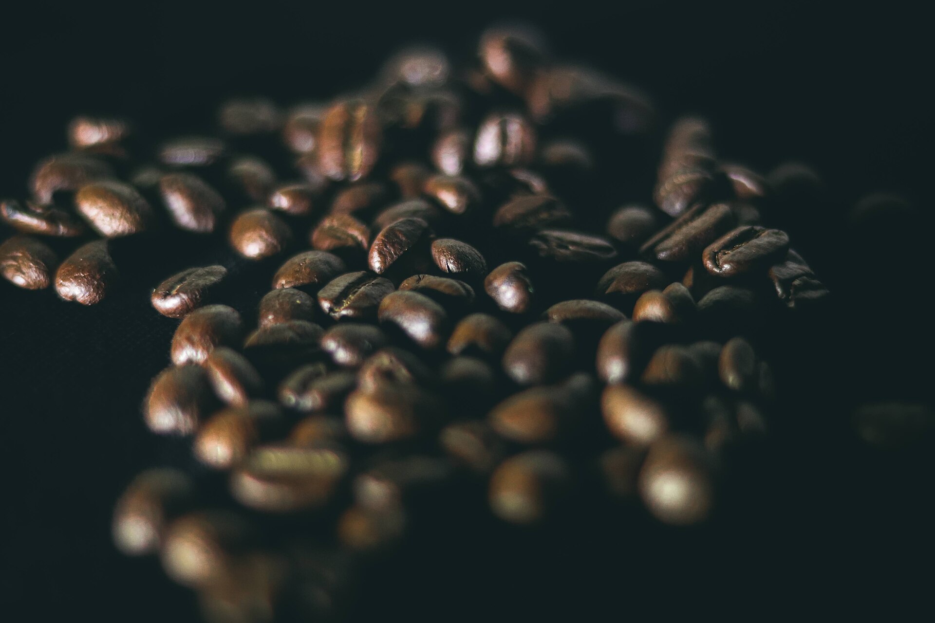 Roasted coffee beans on the surface. 01.jpg