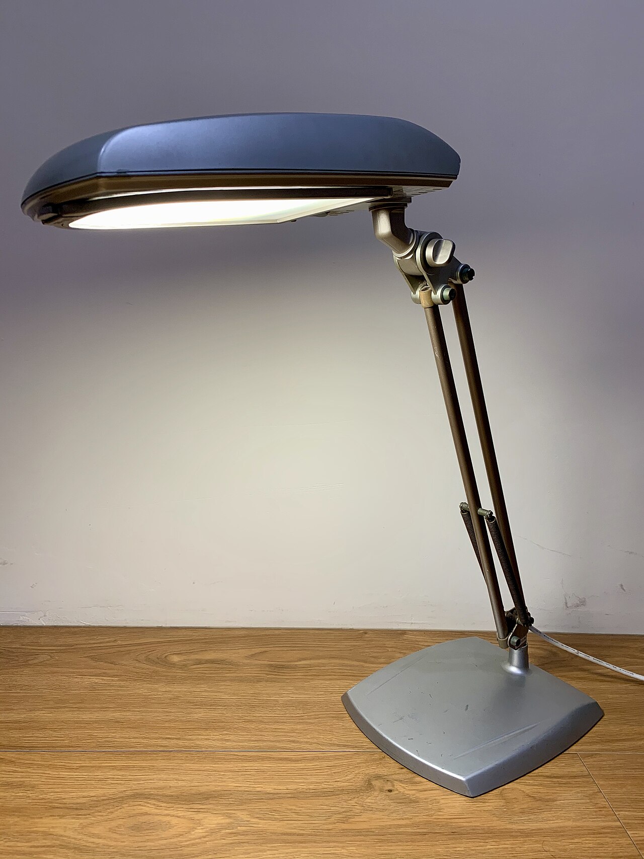 A 3M Desk Lamp.jpg