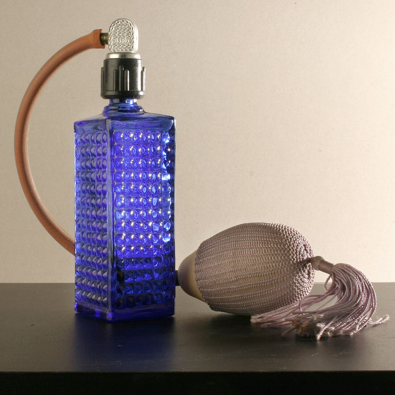 Perfume set from Sovjetunio cca 1965.jpg