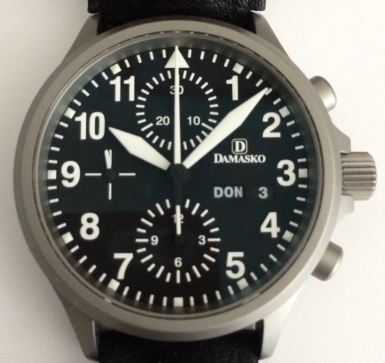 Damasko DC56 - German analog chronograph wristwatch with mechanical movement type Valjoux 7750.jpg